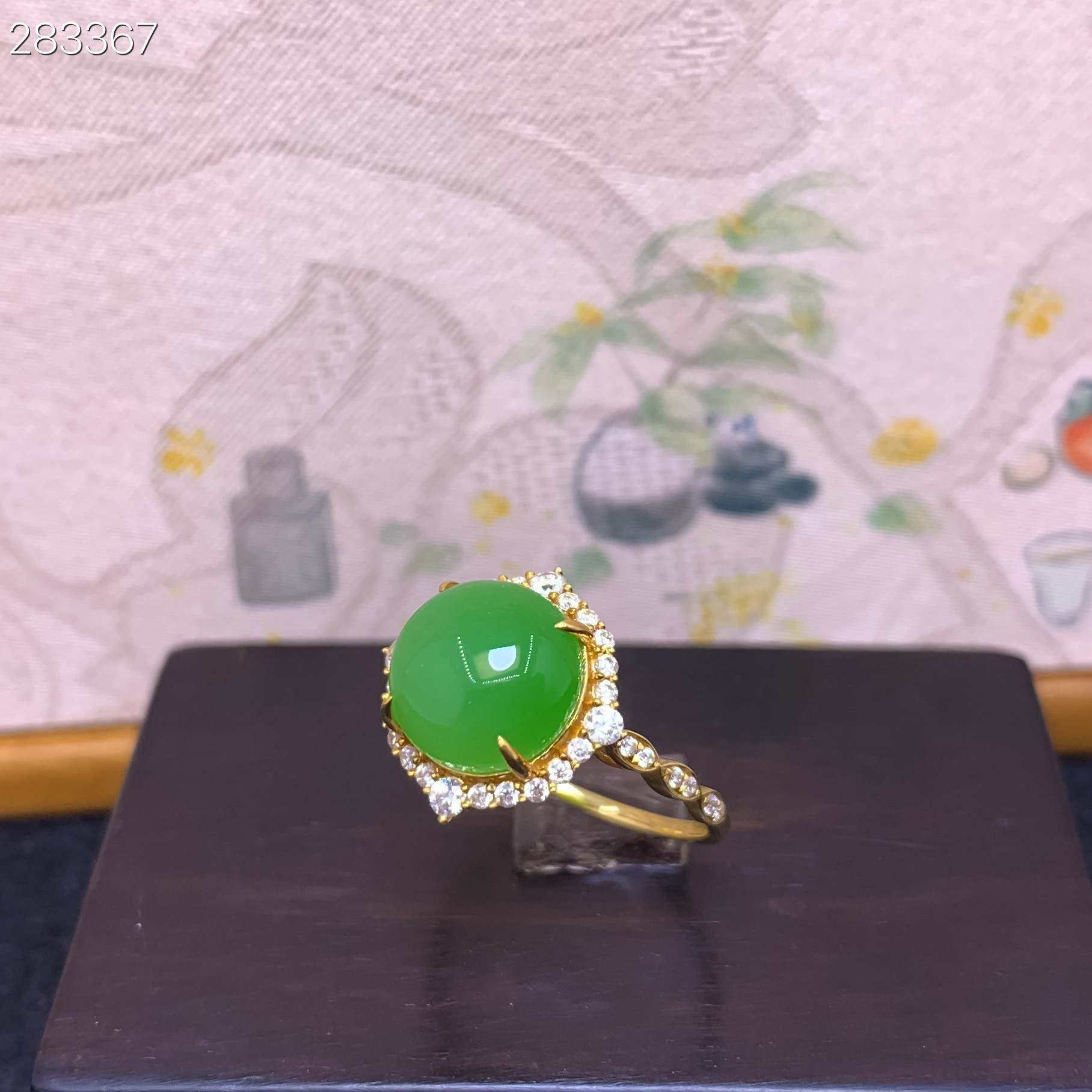 18k金镶嵌天然和田玉碧玉蛋面戒指女款苹果绿玉石指环时尚图片