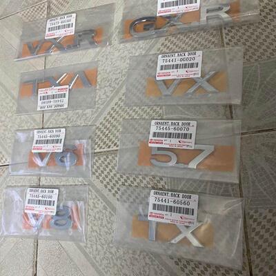 霸道兰德酷路泽尾门车标VXRGXR