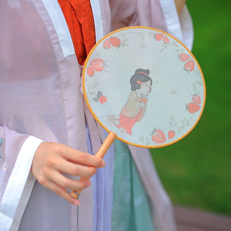 龙小伊文创手绘汉服中国风文创学生团扇仿真丝女童唐妞伴手礼包邮