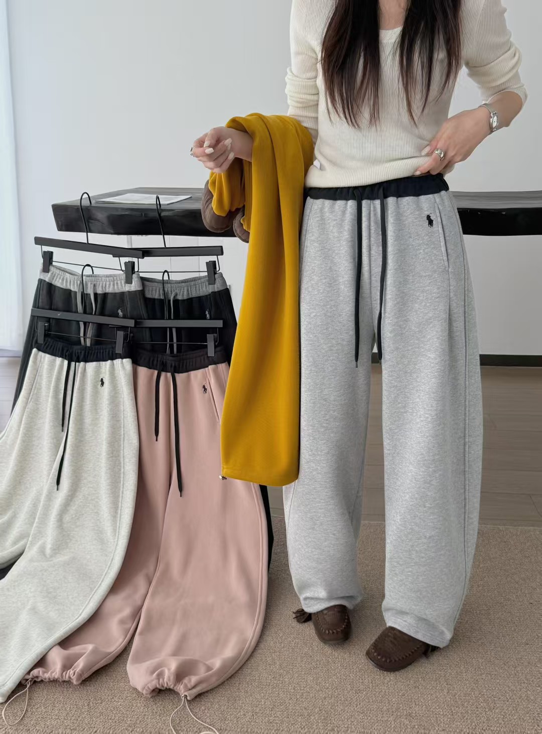 左维8563加绒新款时尚松紧腰抽绳拼色腰部宽松直筒休闲卫裤