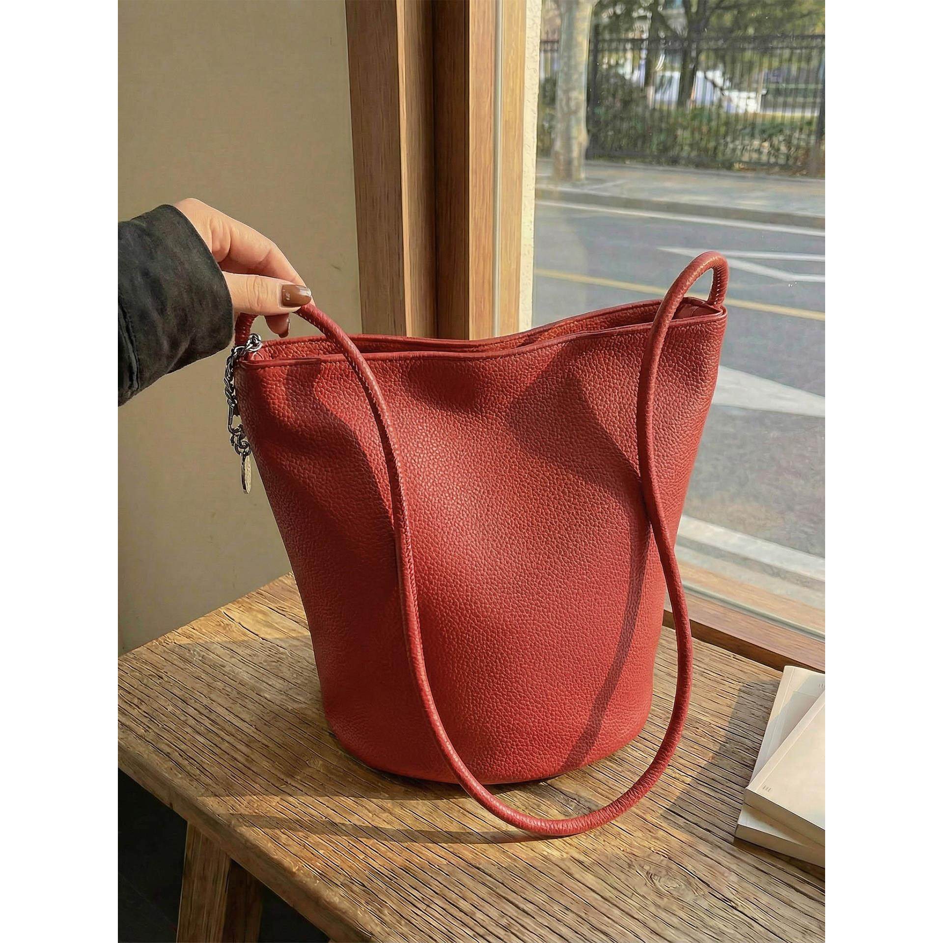 红色包包女式2026新款潮时尚百搭小众水桶包高级感休闲单肩斜挎包,箱包皮具/热销女包/男包,水桶包,淘宝优惠券,粉丝福利购,淘宝优惠卷