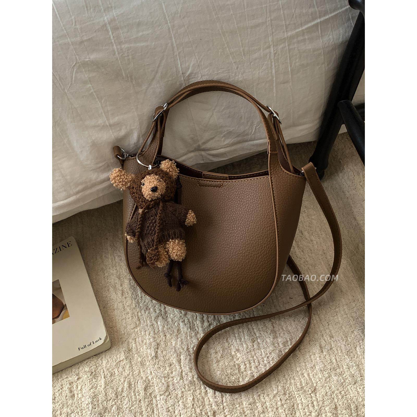 高级感复古小包包女2026新款时尚百搭斜挎包超火手提水桶包小拎包,箱包皮具/热销女包/男包,水桶包,淘宝优惠券,粉丝福利购,淘宝优惠卷