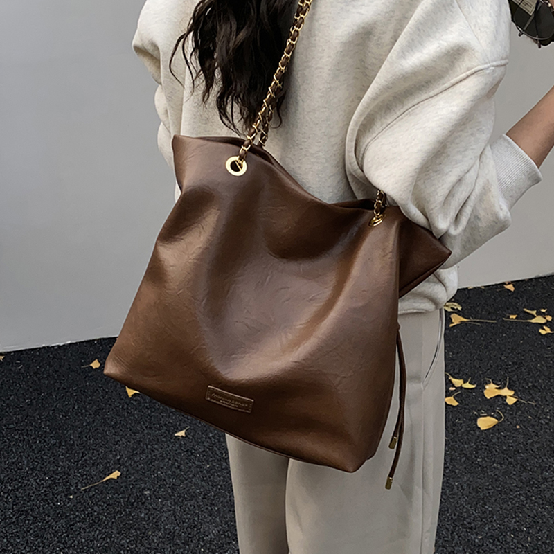 大容量复古水桶包女2025秋