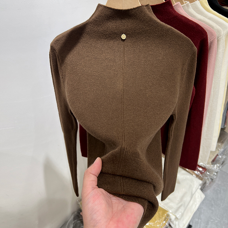 法式半高领咖色针织衫