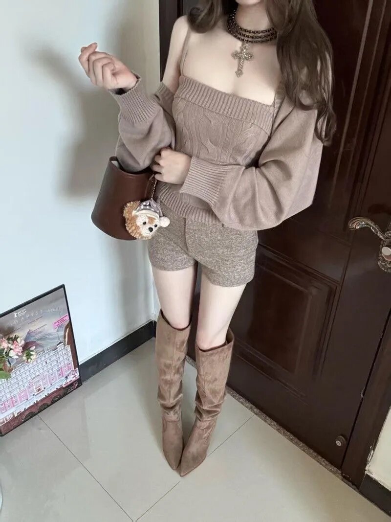 松弛感气质时尚穿搭宽松显瘦长袖短款针织开衫纯欲风吊带两件套女