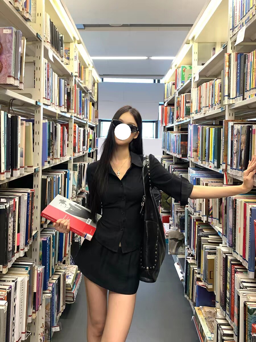 夏季新款韩版时尚气质高级感ins别致衬衫黑色中袖收腰纽扣上衣女