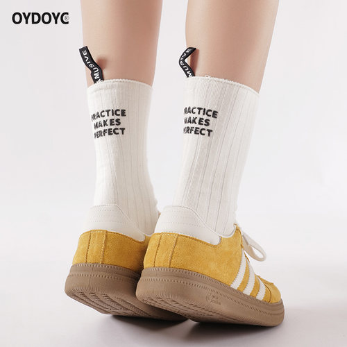 OYDOYC 原创设计款后跟字母印花布标中筒袜女款粗线运动中筒袜潮