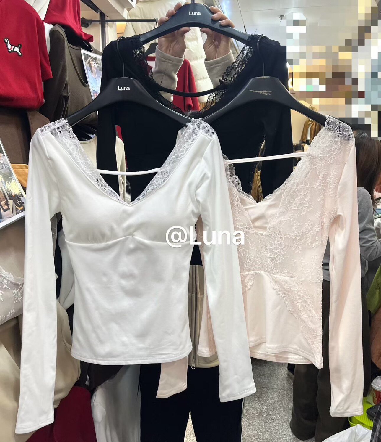 性感露背蕾丝拼接V领T恤女秋冬修身内搭打底特别漂亮掐腰上衣