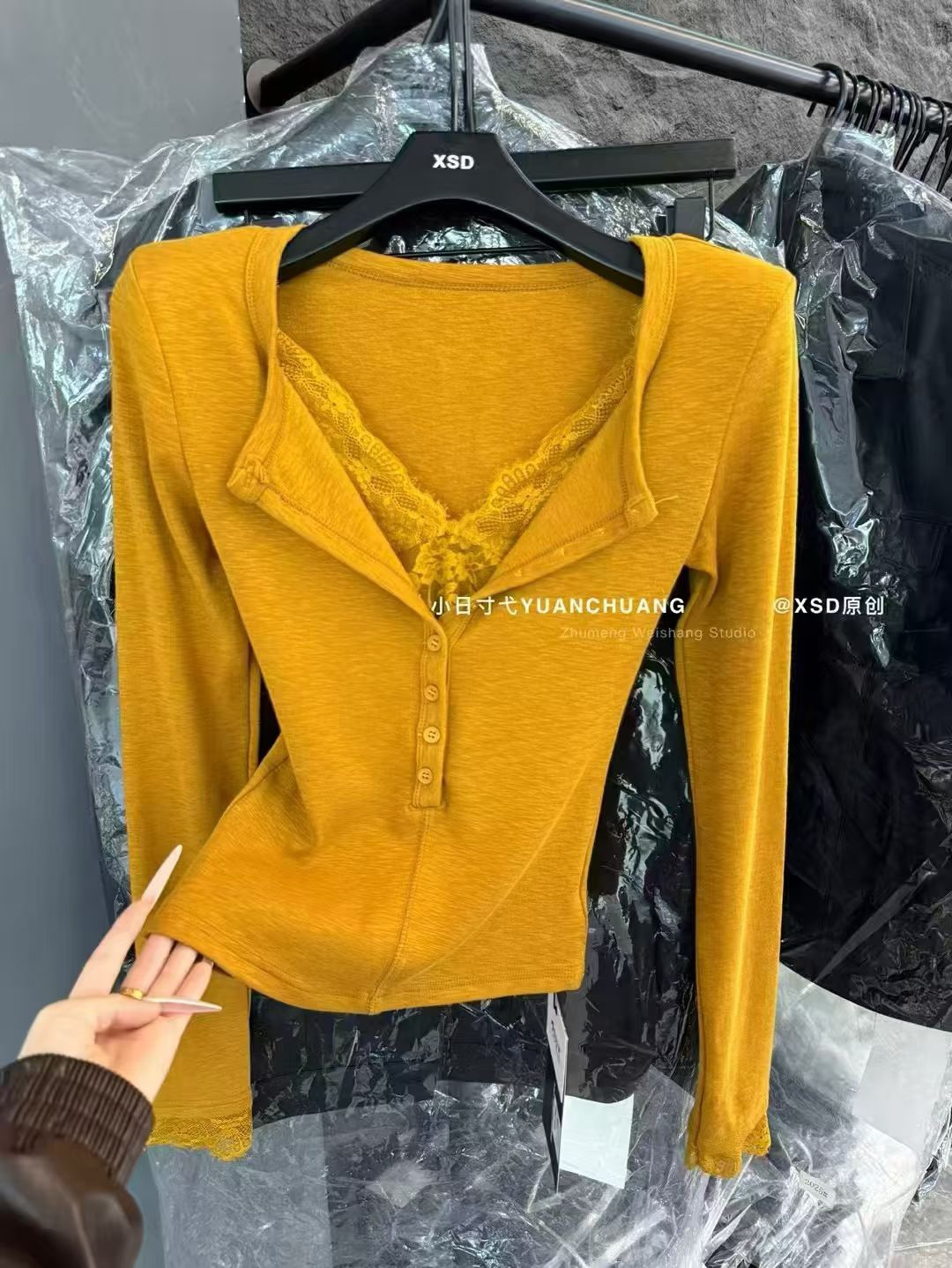 2025秋冬磨毛绒假两件拼接蕾丝边系扣长袖上衣女显瘦气质内搭