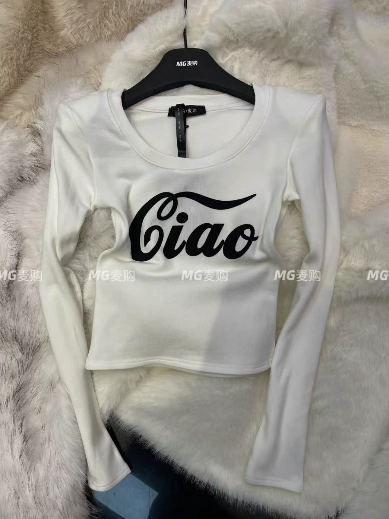 十三行2025冬季新款韩版气质字母印花长袖T恤修身U领上衣女