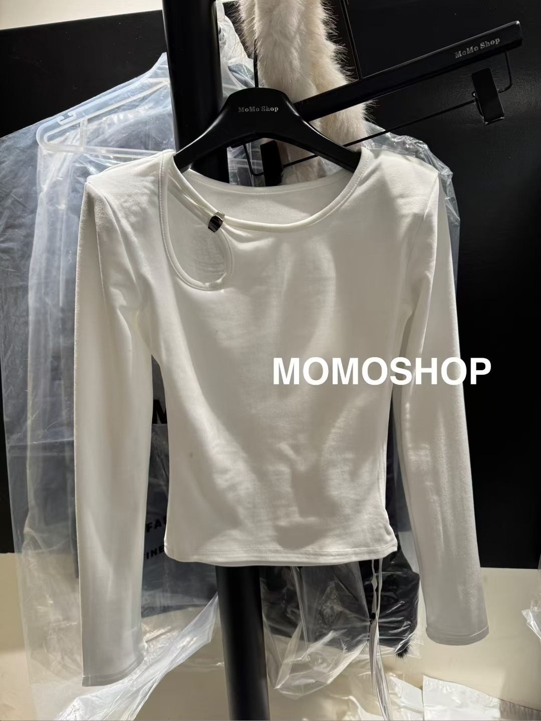 十三行2025秋冬新款韩版纯欲风镂空露锁骨长袖T恤打底衫上衣女