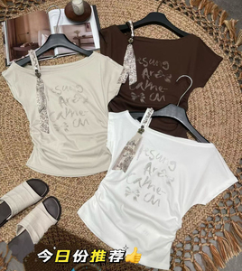 十三行2026夏季新款修身显瘦洋气甜美字母印花斜领露肩短袖T恤女