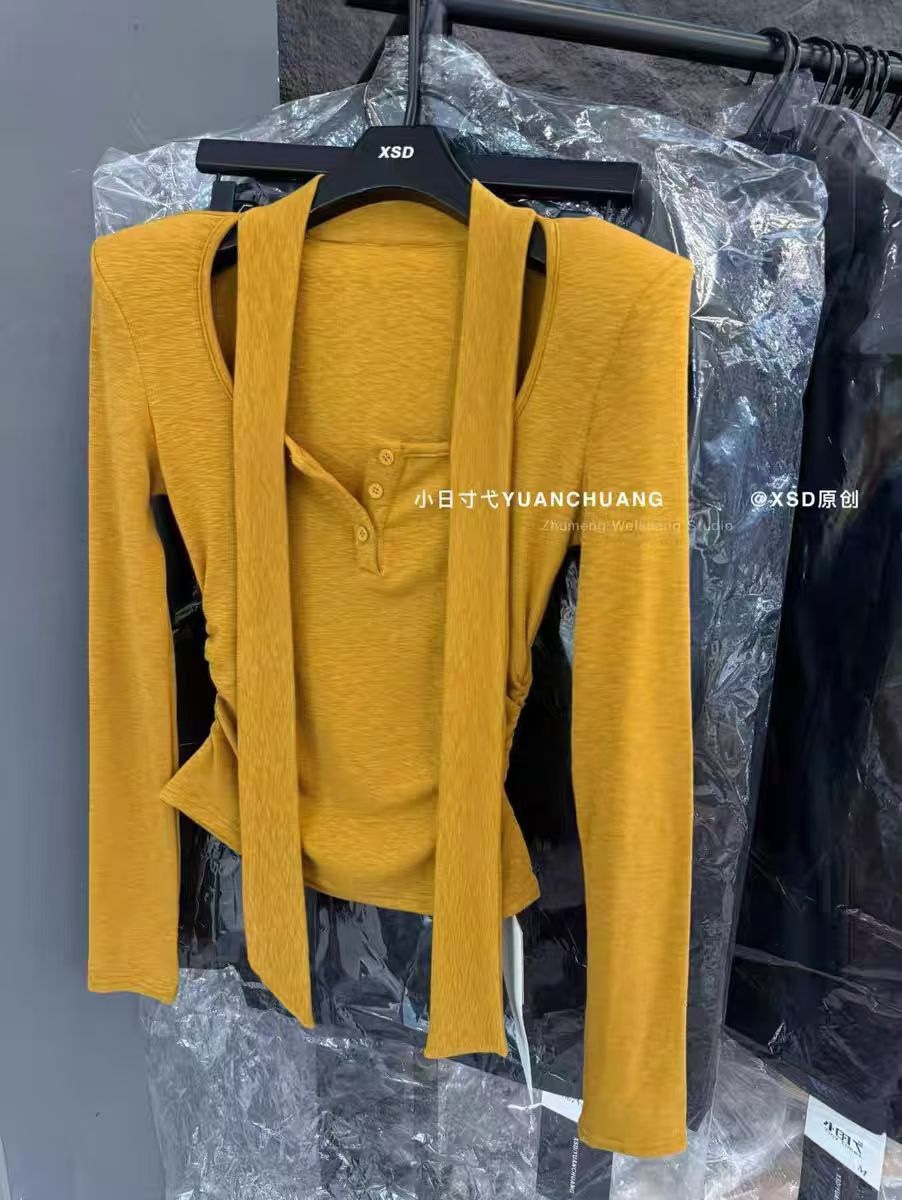 2025秋冬磨毛绒气质显瘦单排扣飘带设计感长袖T恤U领打底衫上衣女