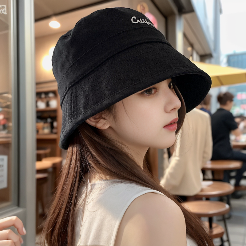 粉色潮牌字母刺绣渔夫帽