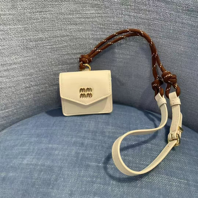 高档现货 缪M字母小方包挂件新款绳子棕色超纤挂饰耳机包包挂项链
