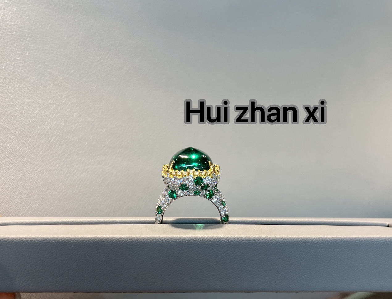 Hui zhanxi培育祖母绿豪镶渐变点点款糖塔大气豪镶款戒指