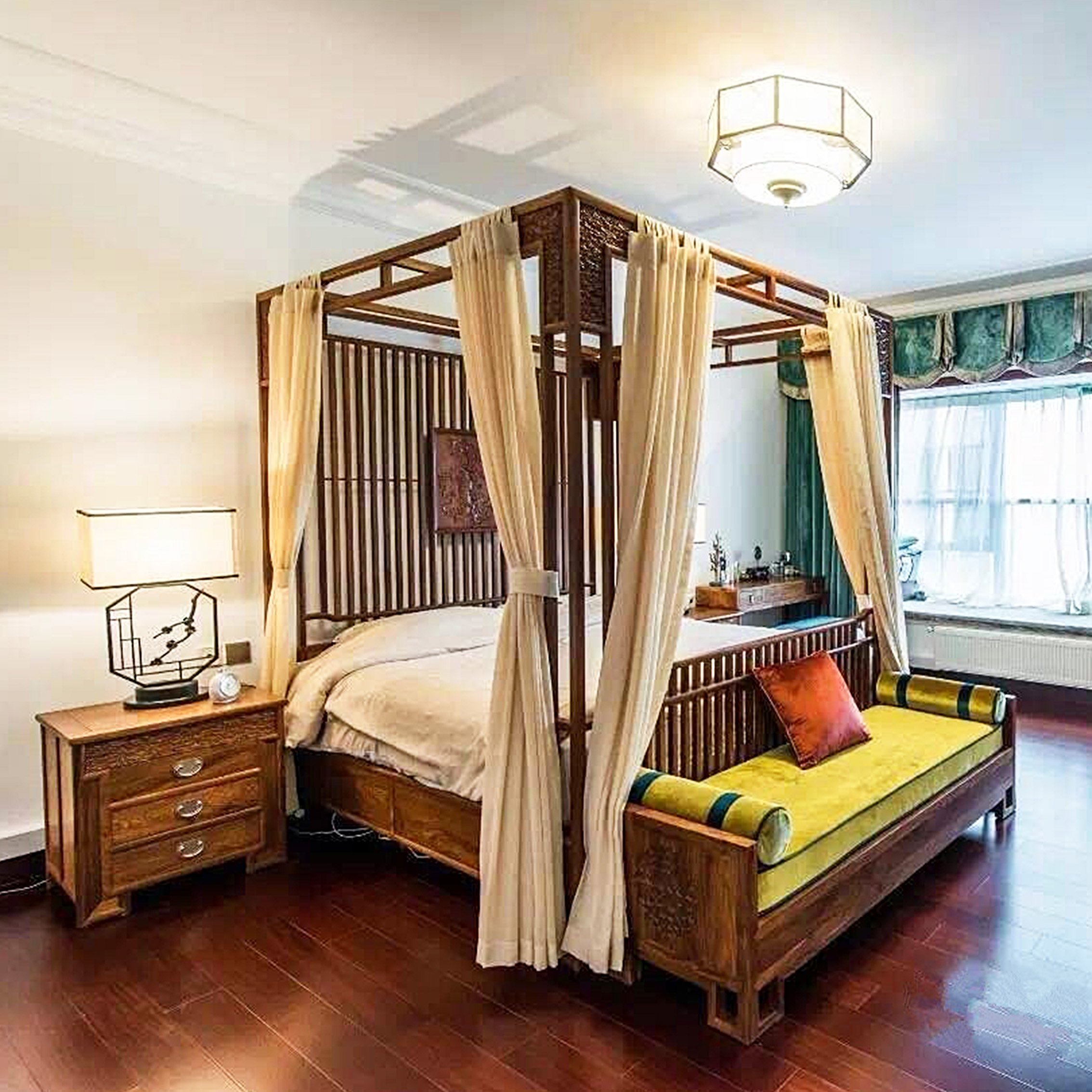 刺猬紫檀实木双人架子床现代雕花