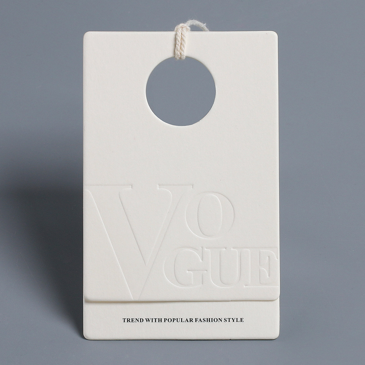 男女服装吊牌定制高档衣服标签挂牌订做设计logo压凹商标卡片印刷