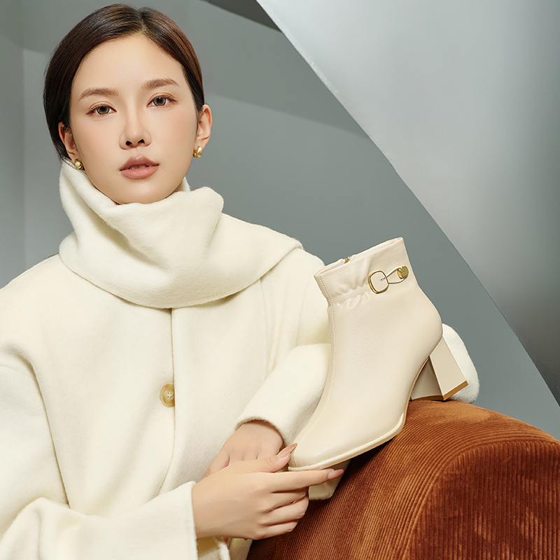 香香莉粗跟短靴女2025新款英伦风百搭靴子加绒瘦瘦靴女靴冬032330