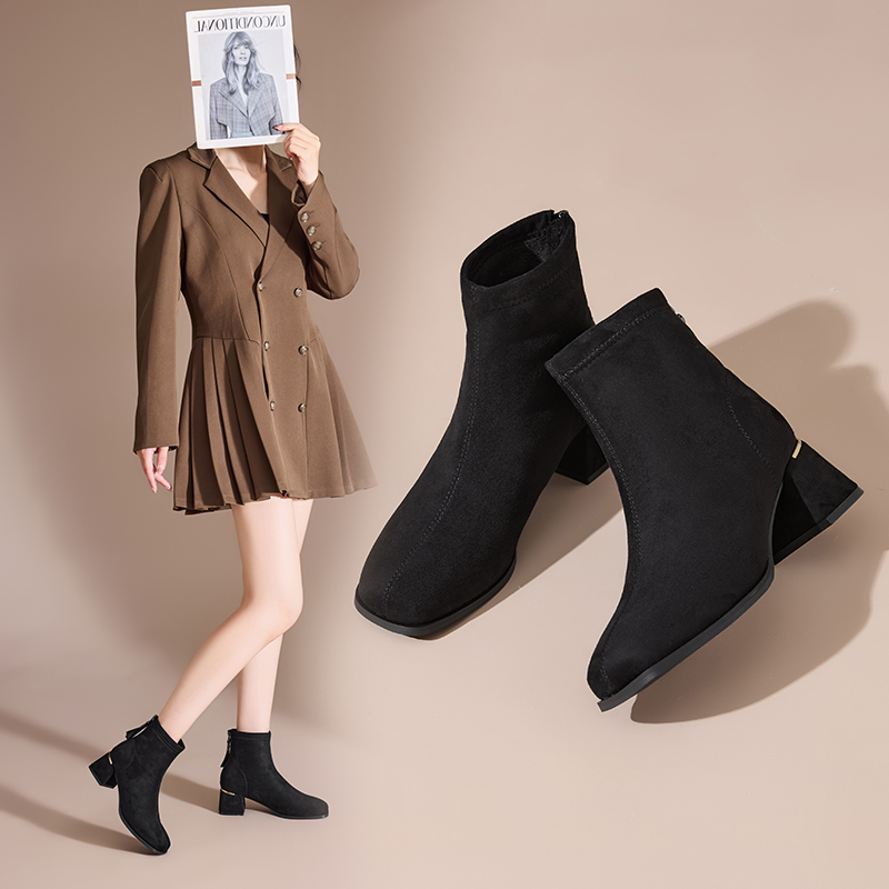 香香莉粗跟短靴女2025年新款英伦风百搭时尚显高加绒靴子冬032310