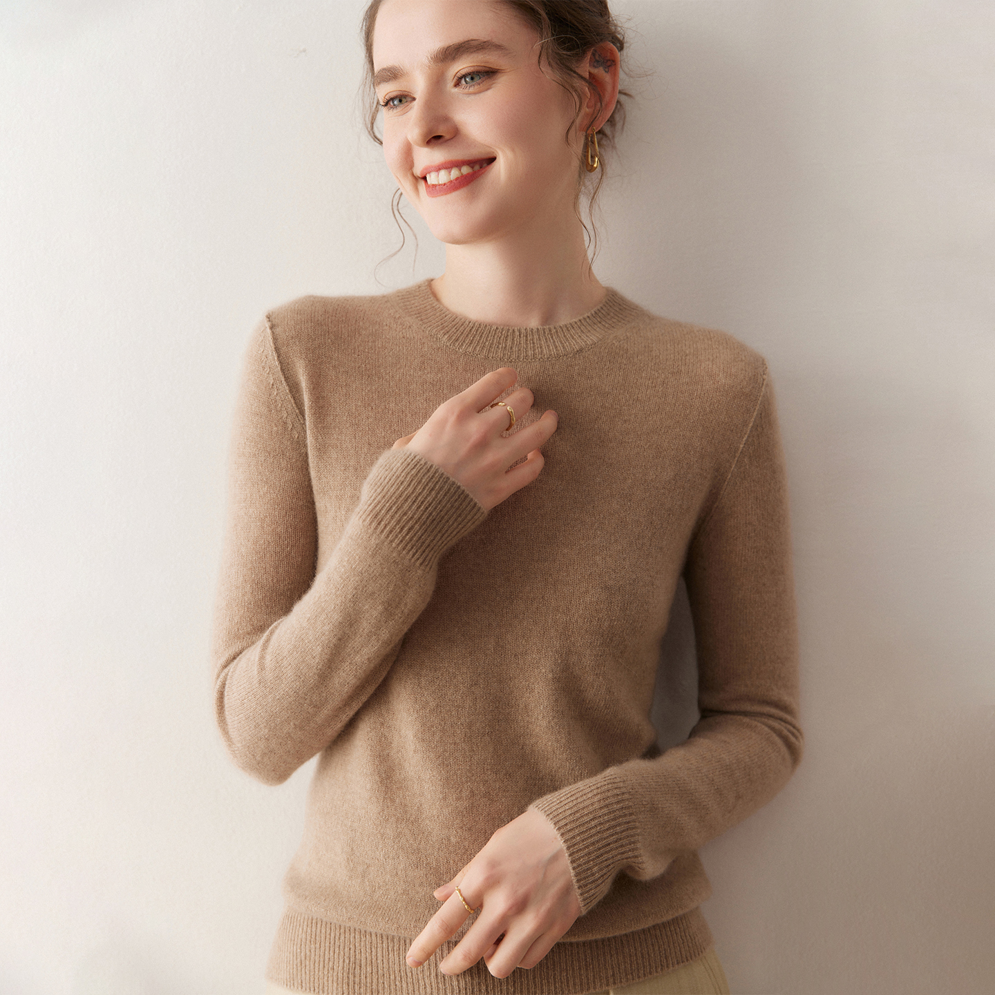 秋冬新款圆领100%山羊绒衫女套头修身显瘦纯色通勤简约针织打底衫