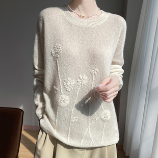 软糯亲肤75%山羊绒25%桑蚕丝女圆领手工钩花宽松慵懒风针织衫 上衣