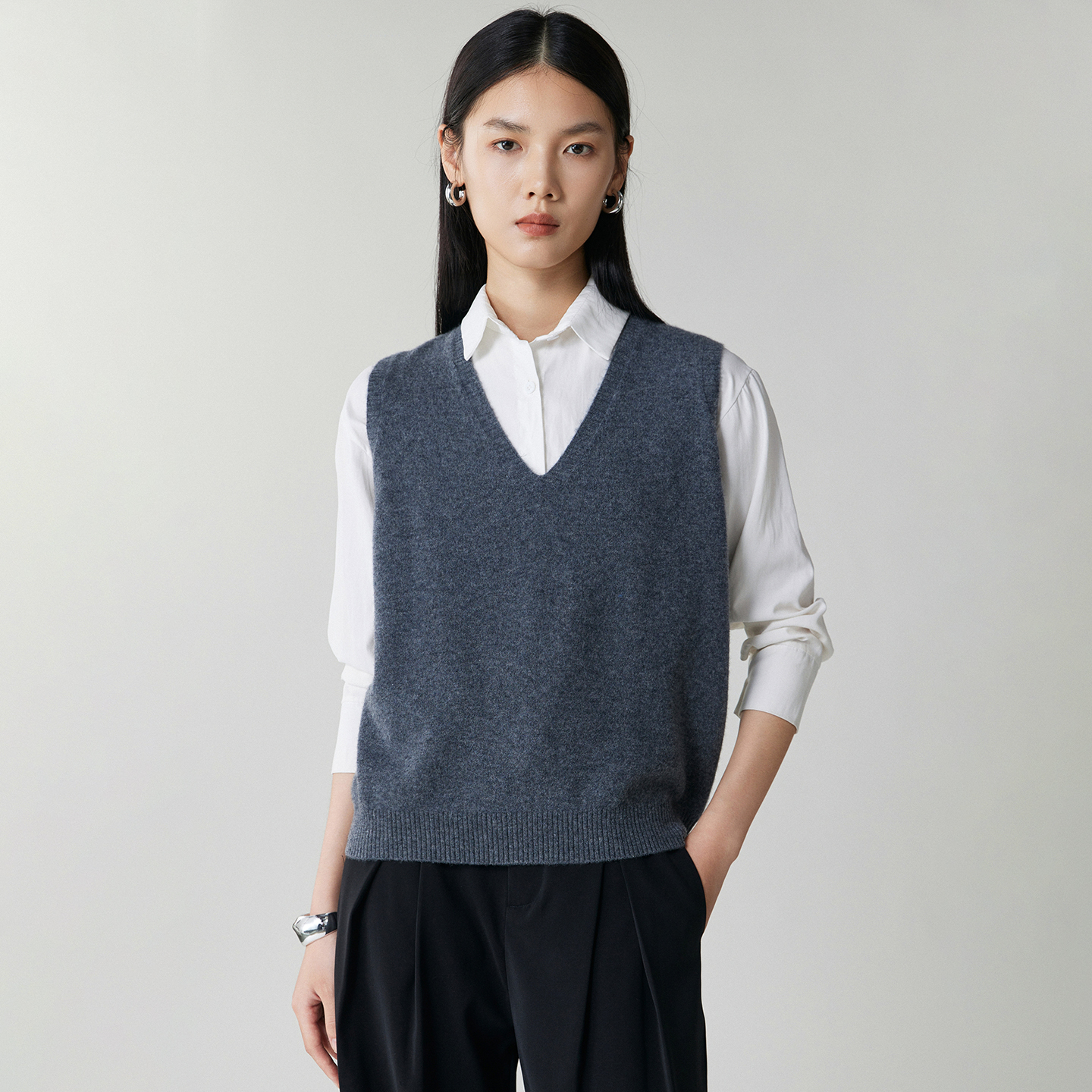 秋冬新款100%纯山羊绒衫女V领无袖针织马甲背心纯色百搭叠穿坎肩