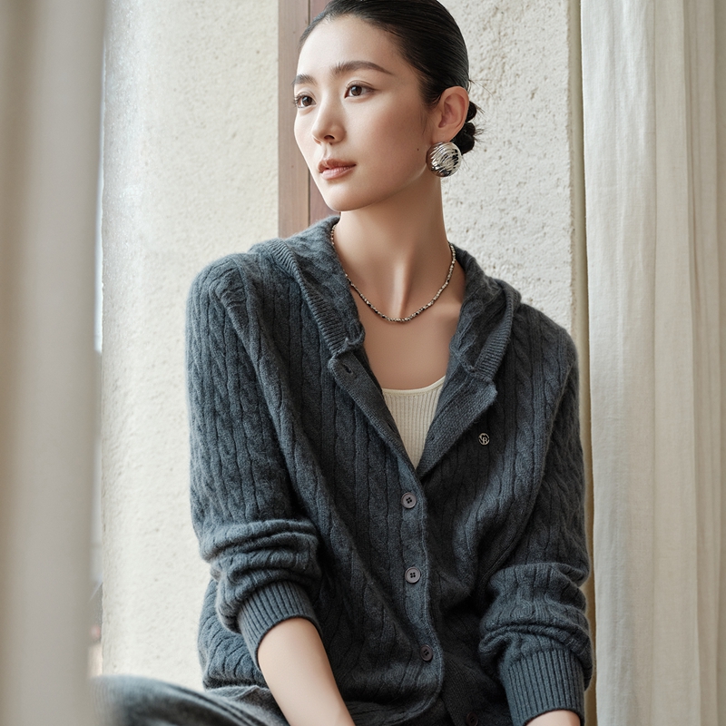 2025秋冬新款100%山羊绒开衫女连帽长袖宽松显瘦百搭减龄针织外套