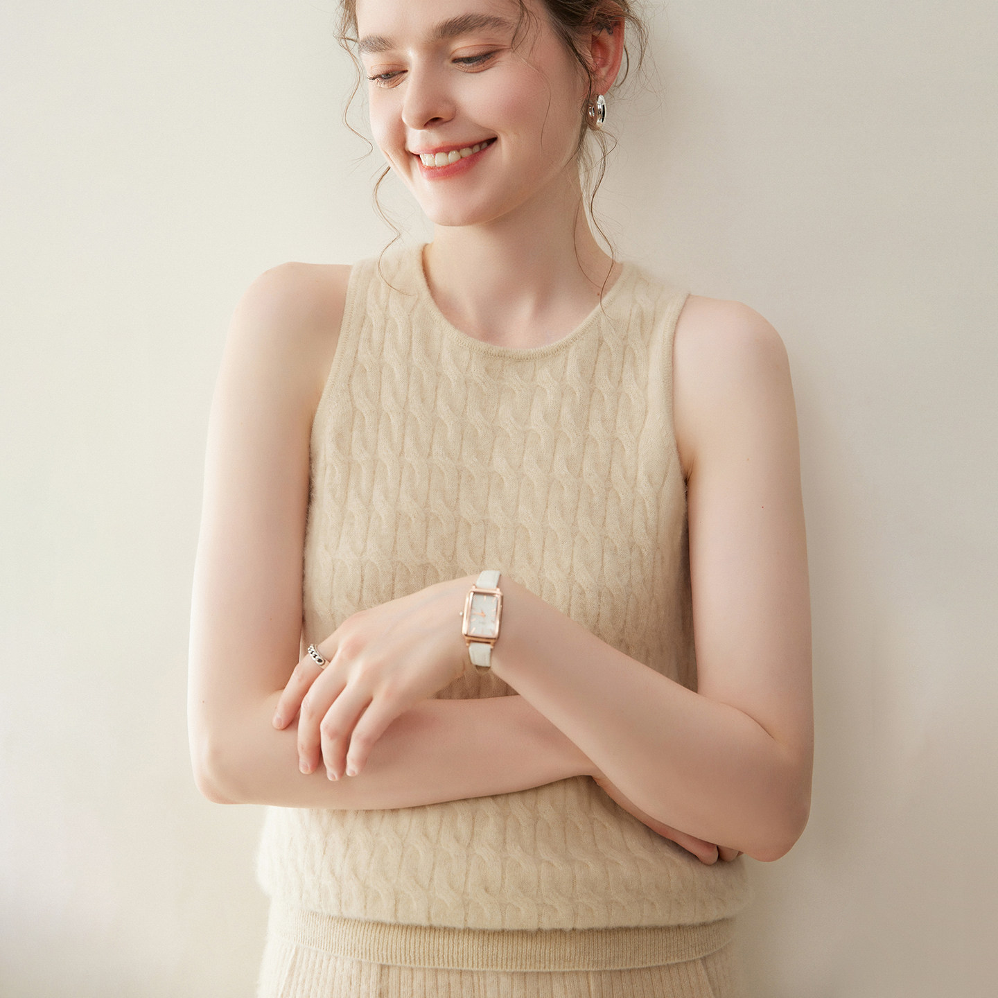 秋冬新款100%山羊绒背心女圆领扭花纯色简约修身保暖针织打底马甲,女装/女士精品,羊绒衫,淘宝优惠券,粉丝福利购,淘宝优惠卷