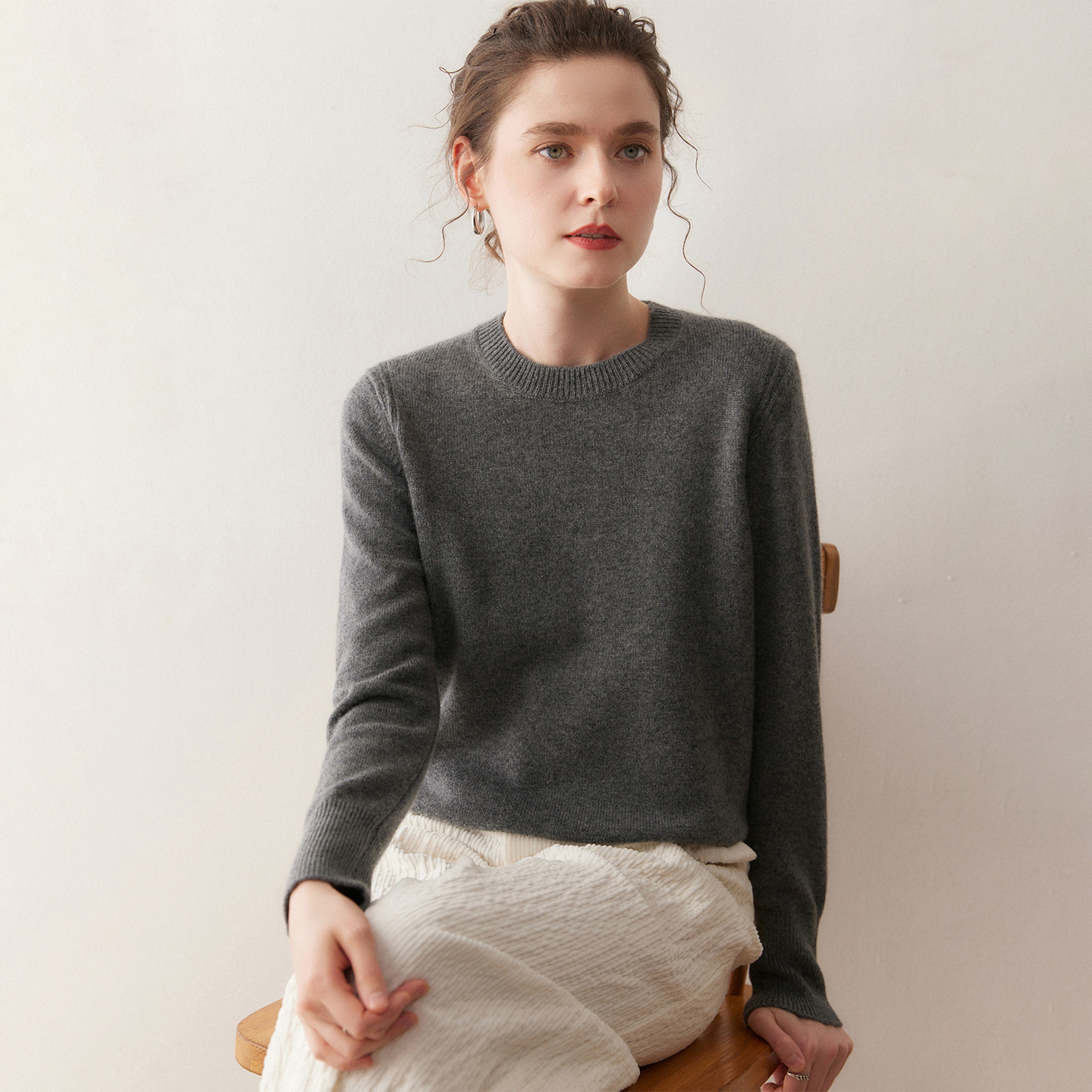 2025秋冬新款简约气质圆领100%山羊绒衫女百搭加厚长袖针织打底衫