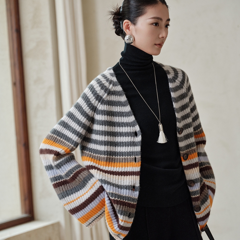 秋冬新款100%山羊绒开衫女V领加厚条纹针织外套宽松长袖外搭毛衣