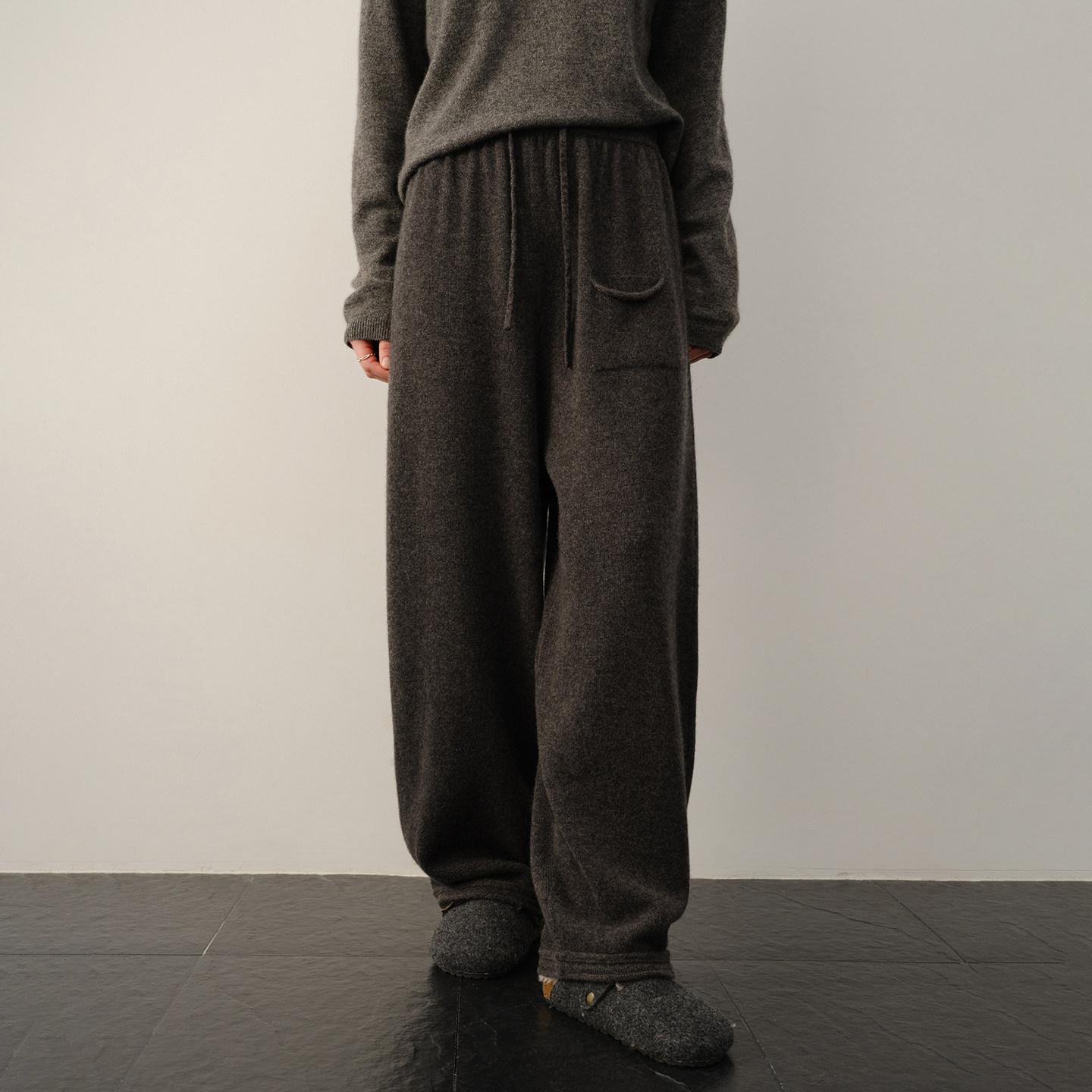 秋冬新款100%纯山羊绒女系绳休闲灰调慵懒束脚设计修饰腿型阔腿裤,女装/女士精品,休闲裤,淘宝优惠券,粉丝福利购,淘宝优惠卷