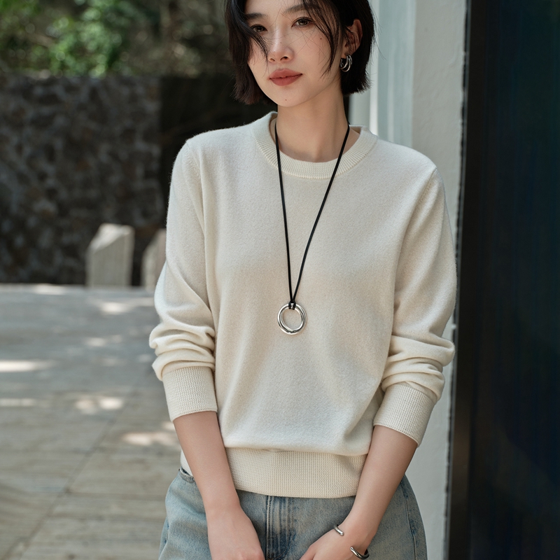 2025秋冬新款圆领100%山羊绒衫女宽松休闲百搭纯色套头打底针织衫