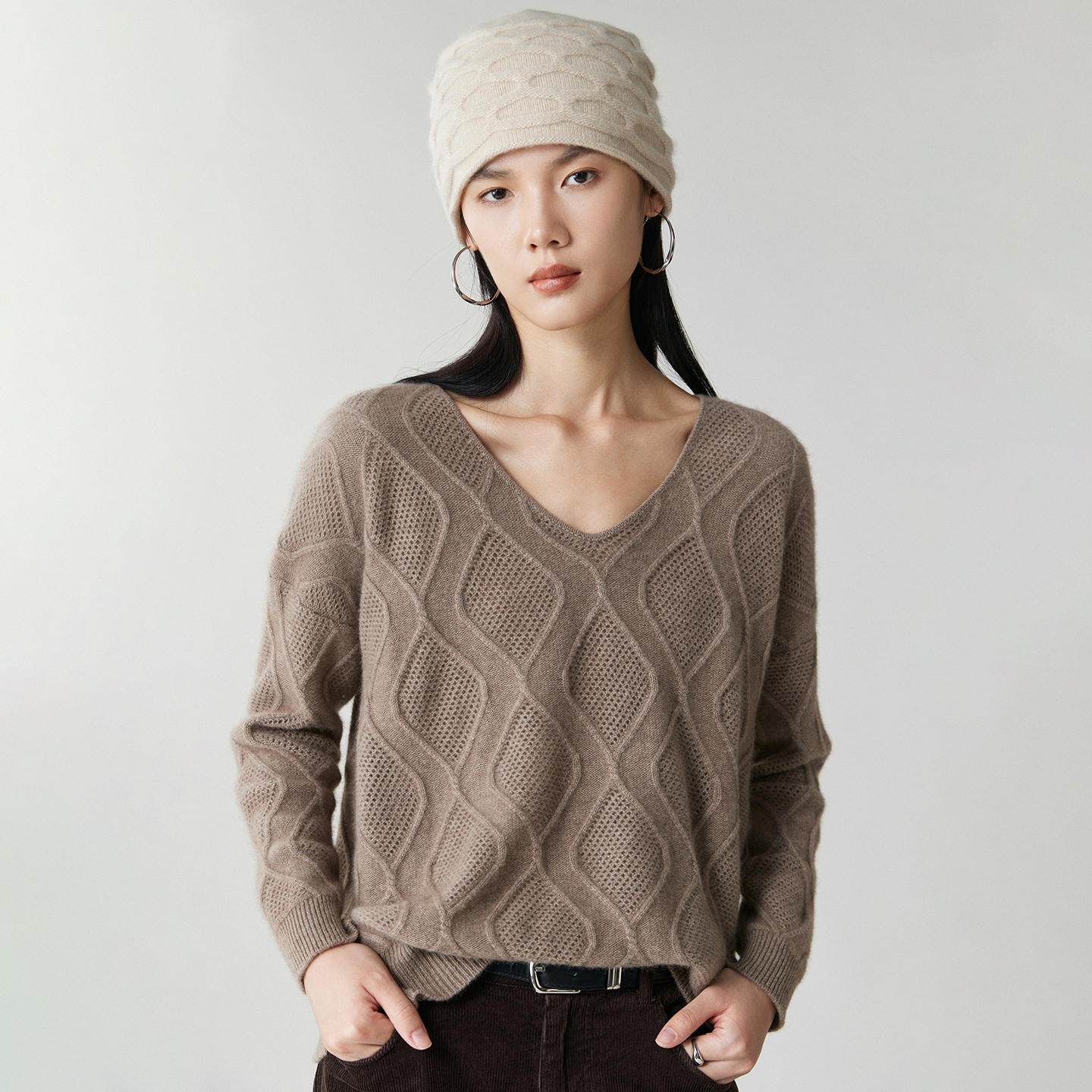 2025秋冬新款100%山羊绒衫女V领针织打底衫宽松显瘦百搭毛衣上衣