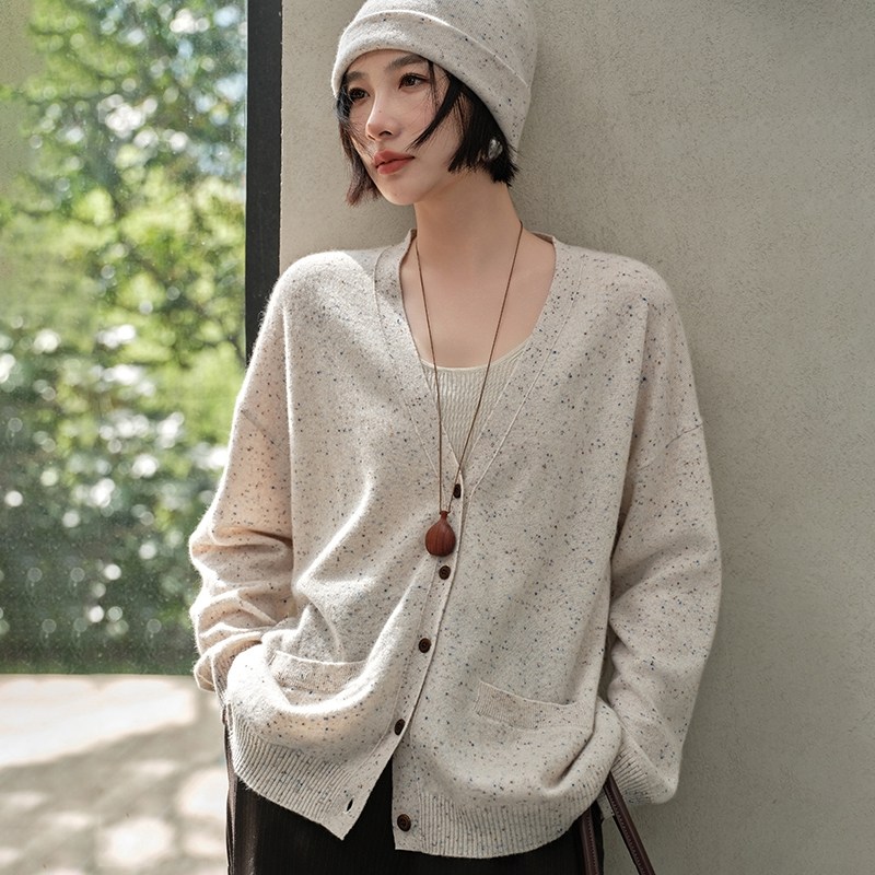 2025秋冬新款100纯山羊绒衫女V领宽松针织毛衣加厚慵懒风开衫外套,女装/女士精品,羊绒衫,淘宝优惠券,粉丝福利购,淘宝优惠卷