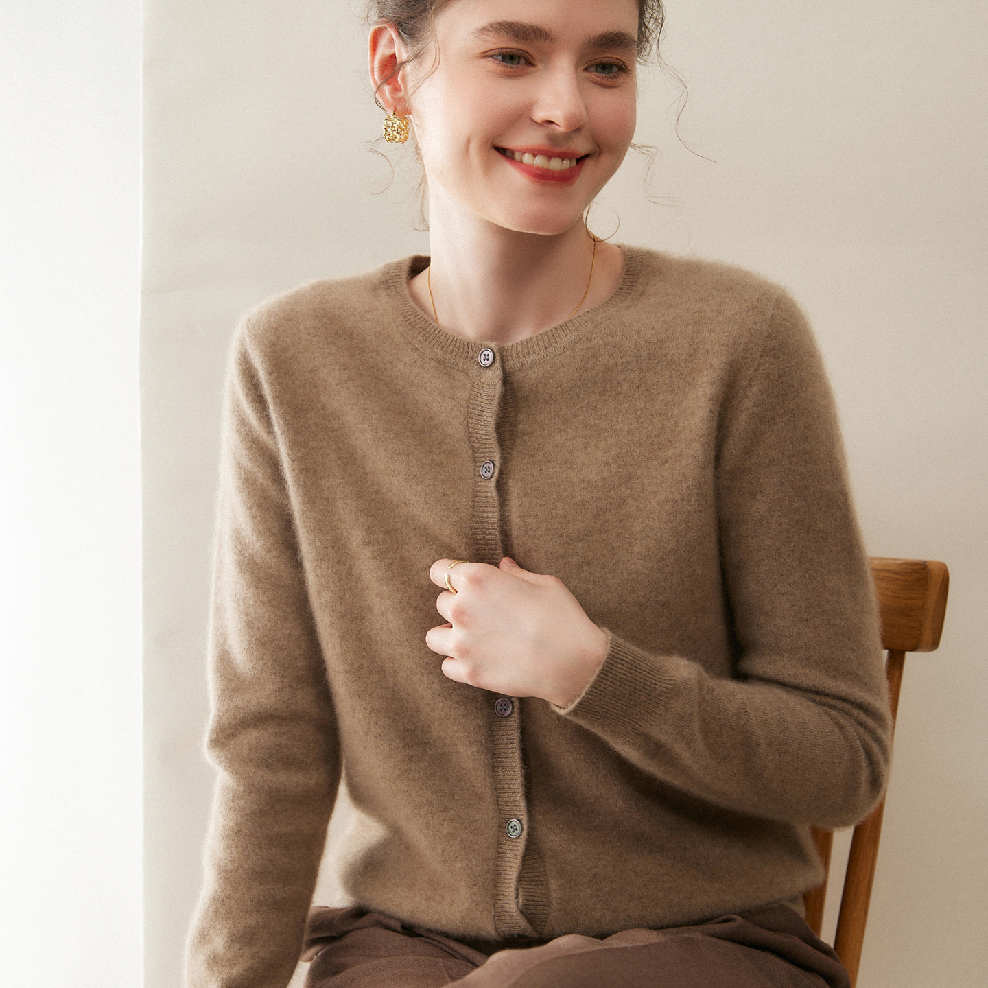 2025秋冬季新款100%纯山羊绒衫女圆领基础款纯色简约软糯针织开衫