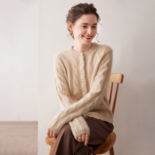 秋冬新款100%山羊绒开衫女圆领绞花针织外套宽松毛衣保暖时尚百搭