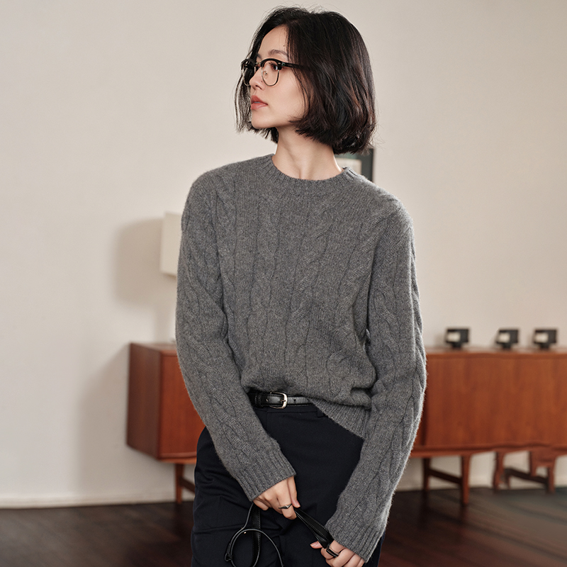 2025秋冬新款圆领100纯山羊绒衫女加厚宽松显瘦时尚针织麻花毛衣