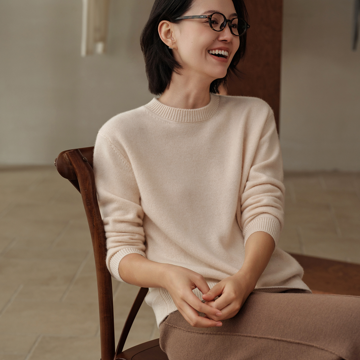 2025秋冬新款羊绒衫女100纯山羊绒圆领毛衣宽松显瘦针织内搭打底