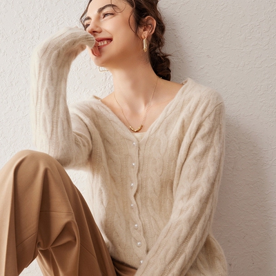 100纯山羊绒V领绞花加厚针织开衫