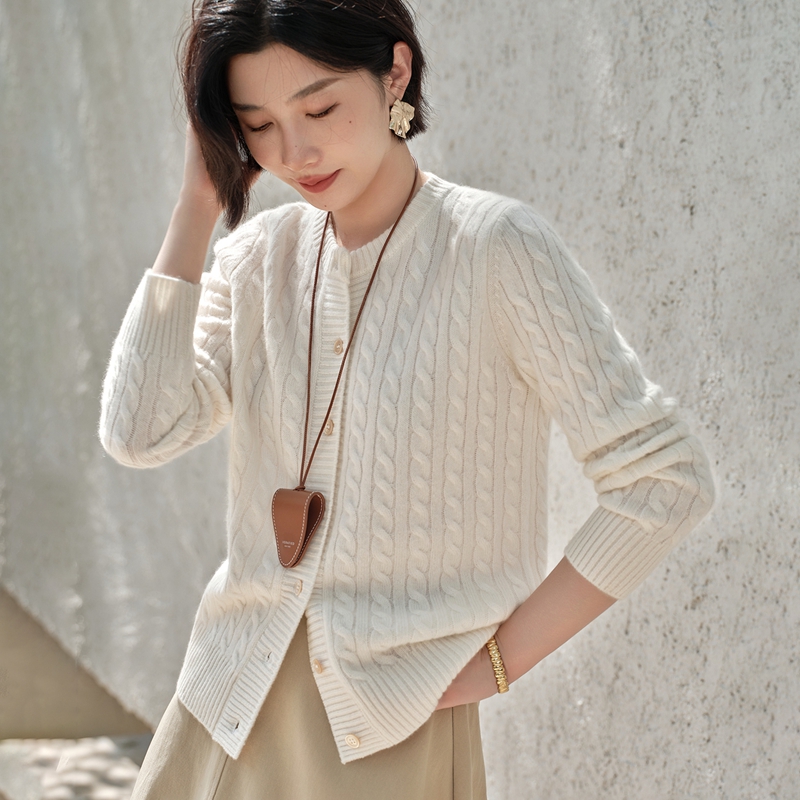 2025秋冬新款100%纯山羊绒衫女圆领加厚麻花开衫宽松短款针织外套
