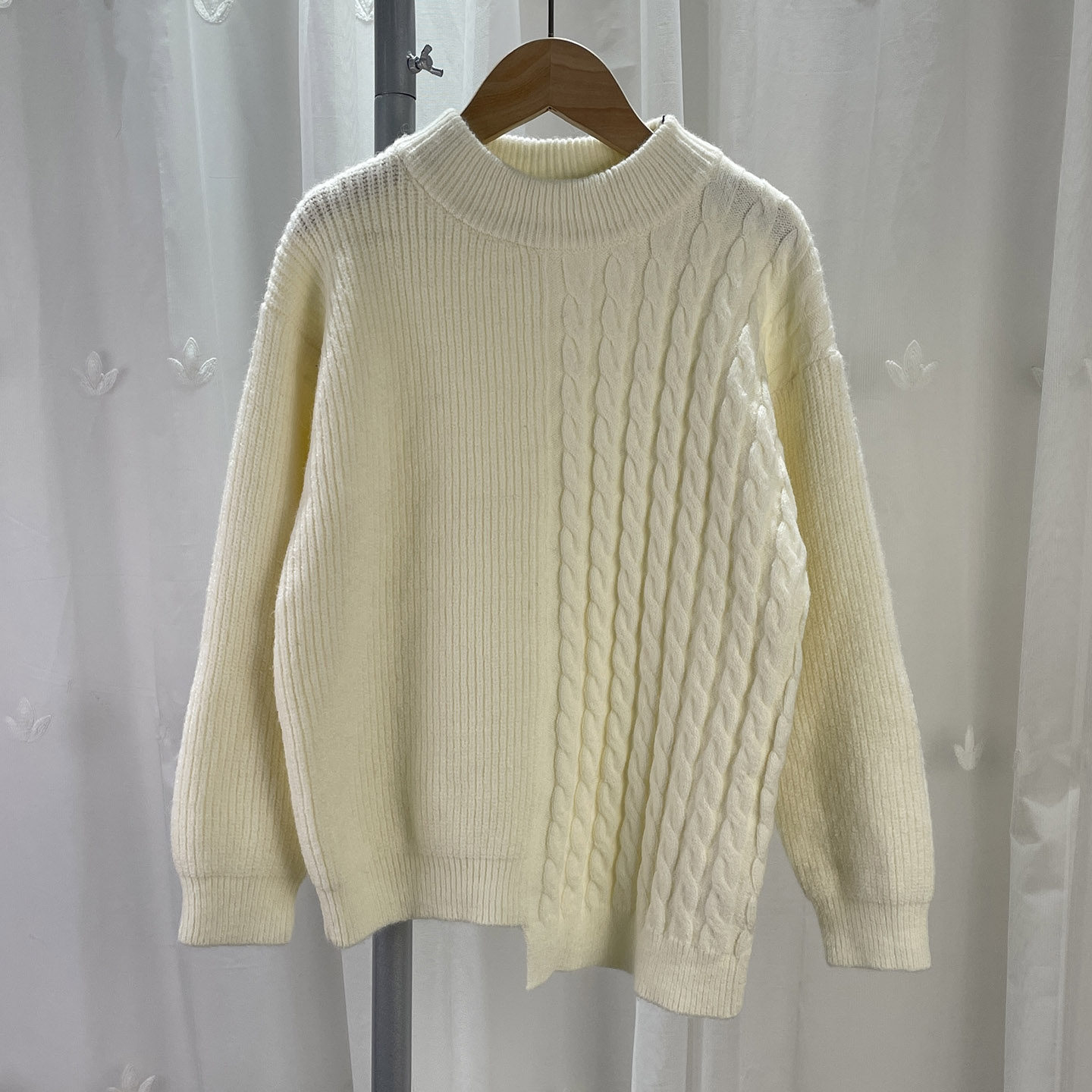 K 品牌折扣童装女大童圆领套头毛衣儿童秋冬经典纽花线衫少女装