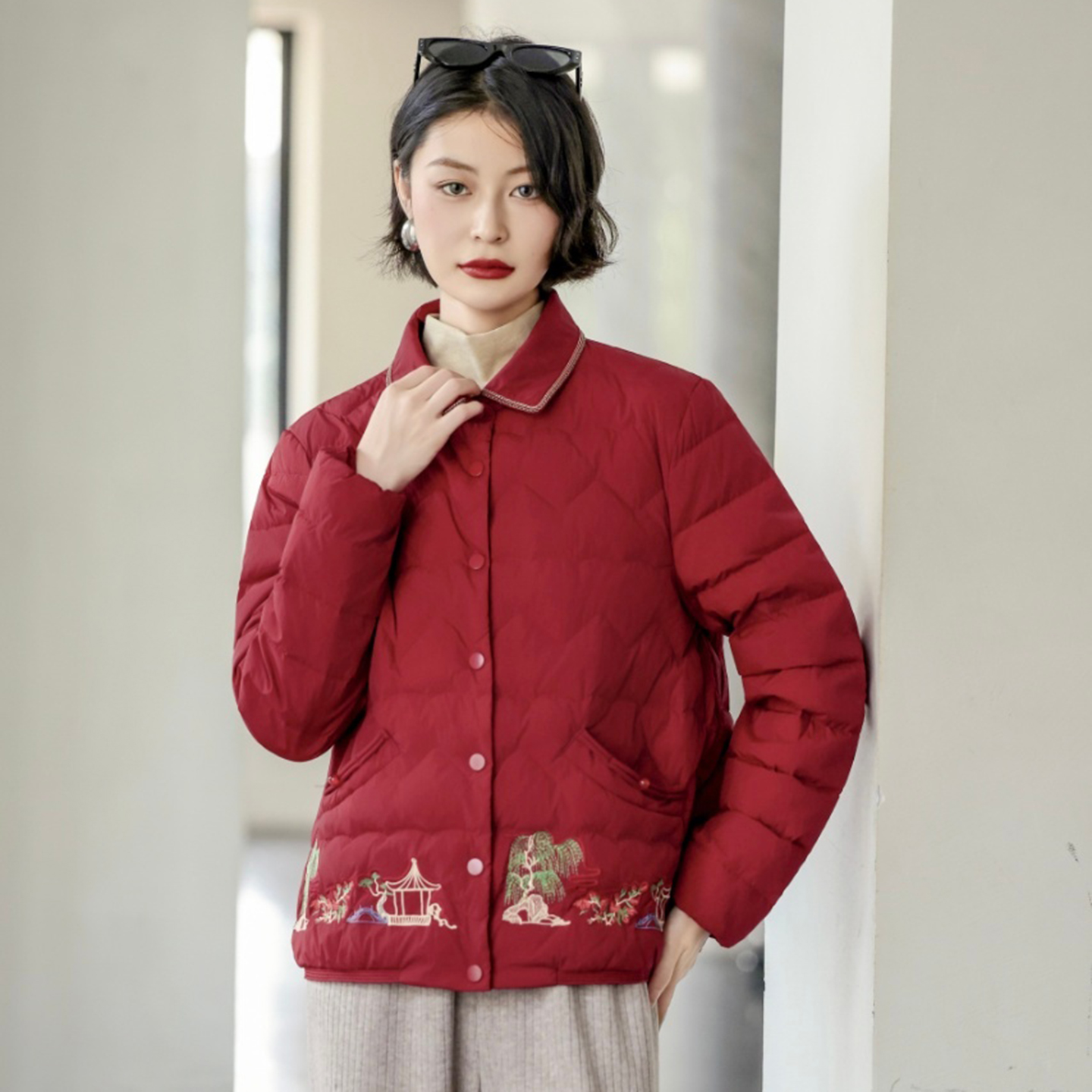 国风亭台楼阁绣花羽绒服女2025冬季新款轻薄款洋气妈妈装保暖外套