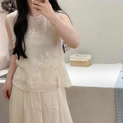 夏季淑女风刺绣显瘦透气背心