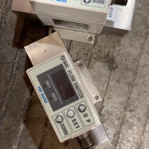 议价SMC流量计PF2W720-F04-67拆机实拍，有线，有支
