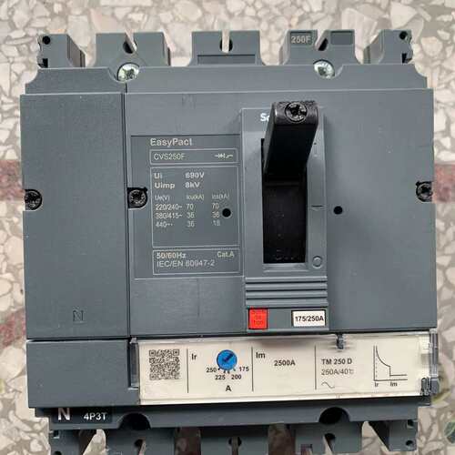 议价施耐德CVS250F 4P250A 塑壳断路器，拆机成色看图