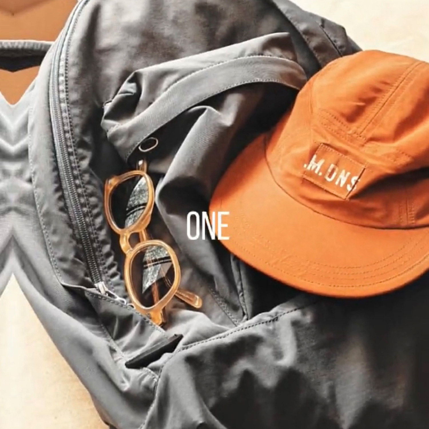 MADNESS11周年日产橙色五片帽