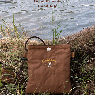 好朋友复古商店复古绗棉猎鸭刺绣斜跨手机包可调节长度