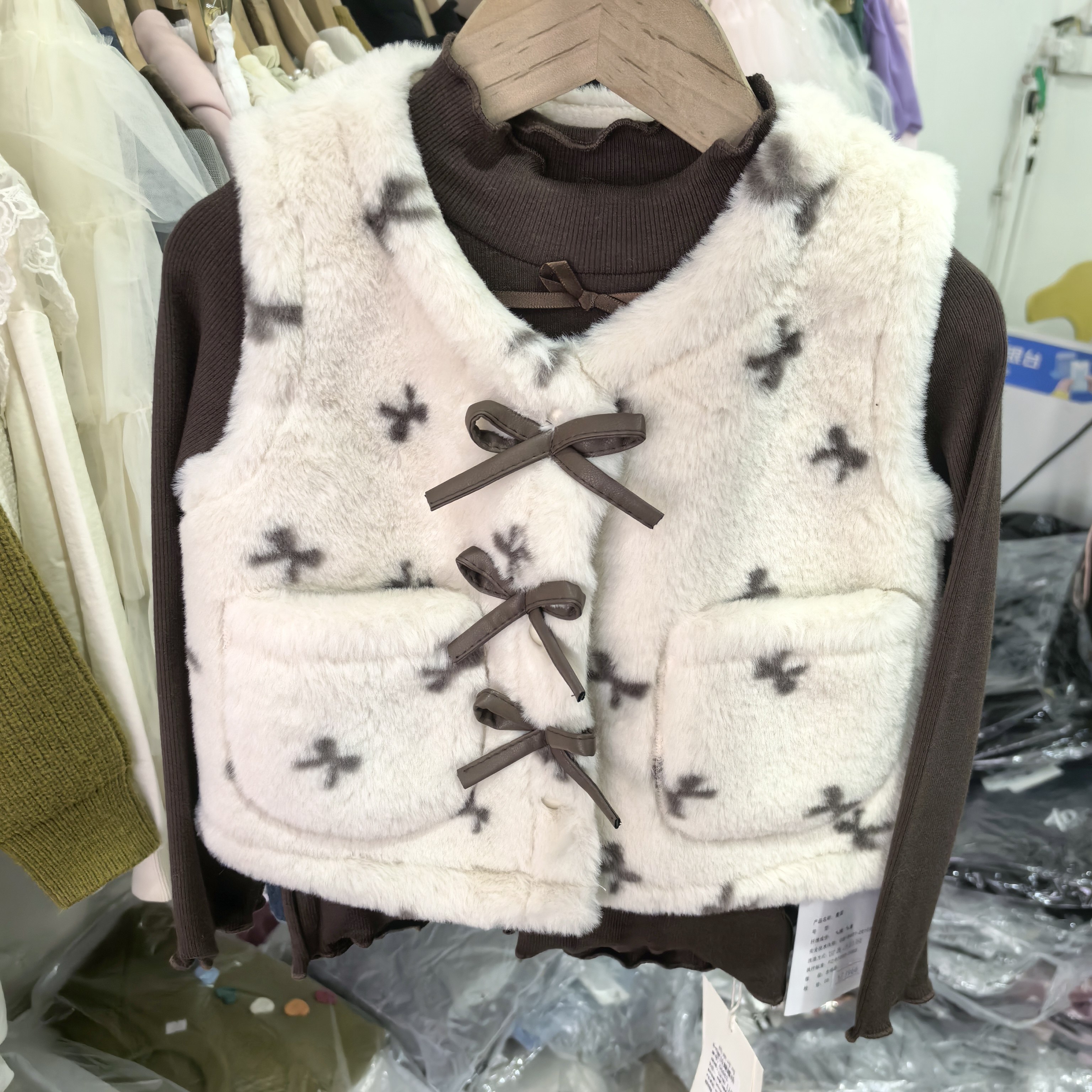 女童马甲秋冬2025新款毛绒背心外套洋气女宝宝坎肩上衣外穿