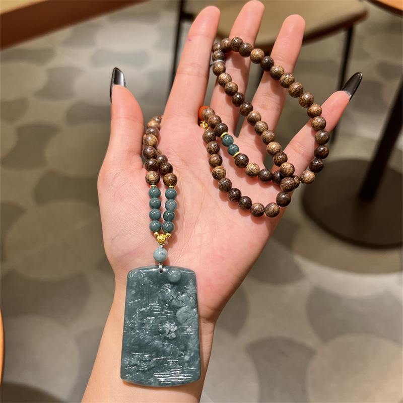 天然翡翠搭配沉香多宝毛衣链礼物